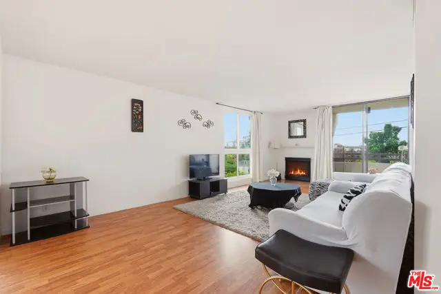 911 N Kings Road #310, West Hollywood, CA 90069 - #2
