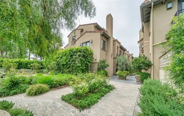 823 S Bundy Drive #110, Los Angeles, CA 90049 - Image #1