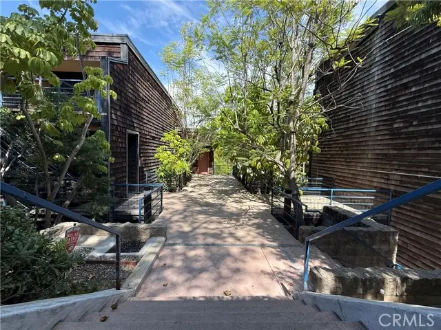 3884 Fredonia Drive #F, Los Angeles, CA 90068 - Image #2