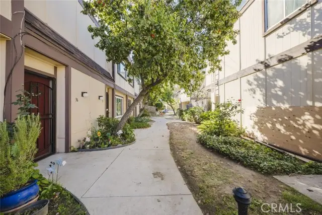 9318 Van Nuys Boulevard #26, San Fernando Valley, CA 91402 - #3