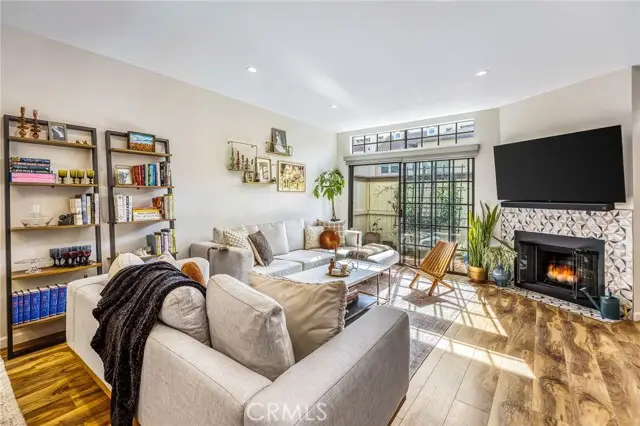 4374 Ventura Canyon #6, Sherman Oaks, CA 91423 - #2