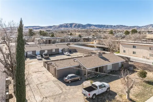 558 E Avenue Q12, Palmdale, CA 93550 - Image #3
