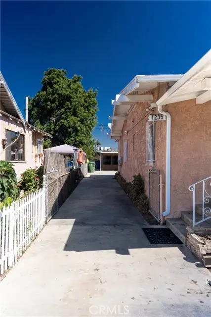 1233 W 38th St, Los Angeles, CA 90037 - Image #2