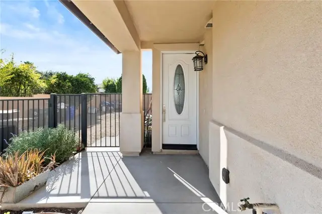 572 N Teakwood, Rialto, CA 92376 - Image #3