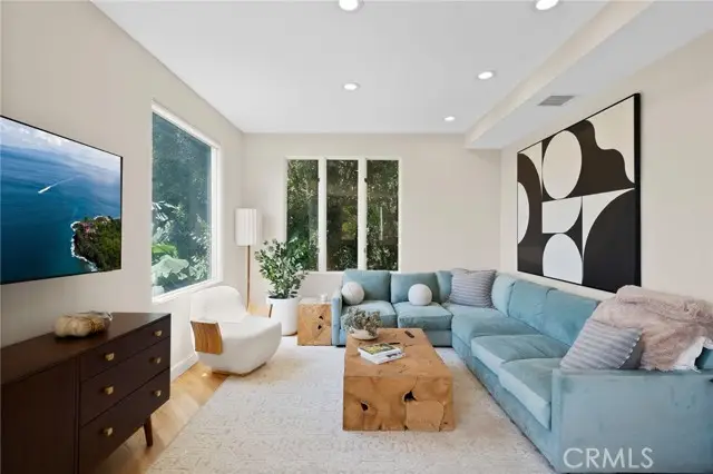 1690 N Crescent Heights, Los Angeles, CA 90069 - Image #2