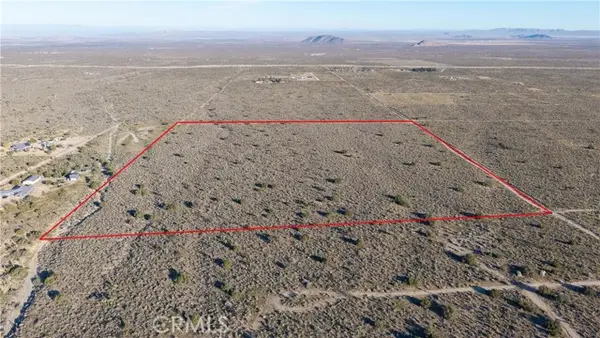 223 Avenue X, Llano, CA 93544