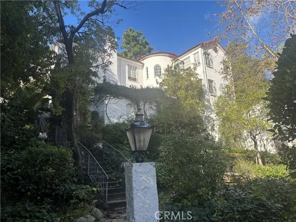 2329 N Edgemont, Los Angeles, CA 90027