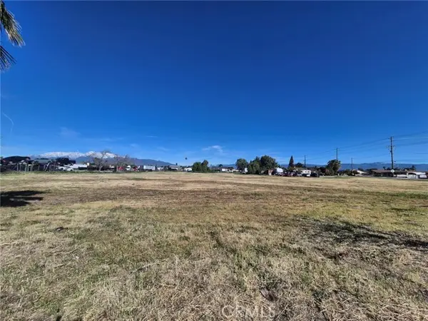 18490 Santa Ana, Bloomington, CA 92316