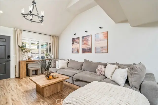 435 W 9th Street, Upland, CA 91786 - #3