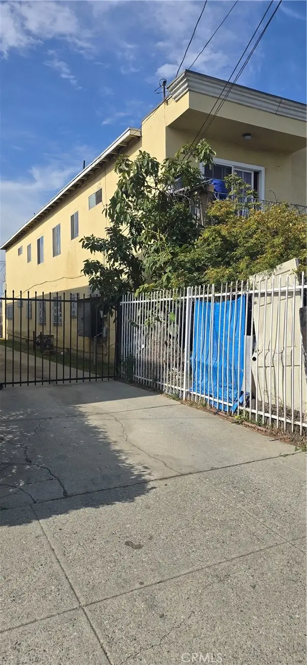 717 W 54th Street, Los Angeles, CA 90037 - Image #2