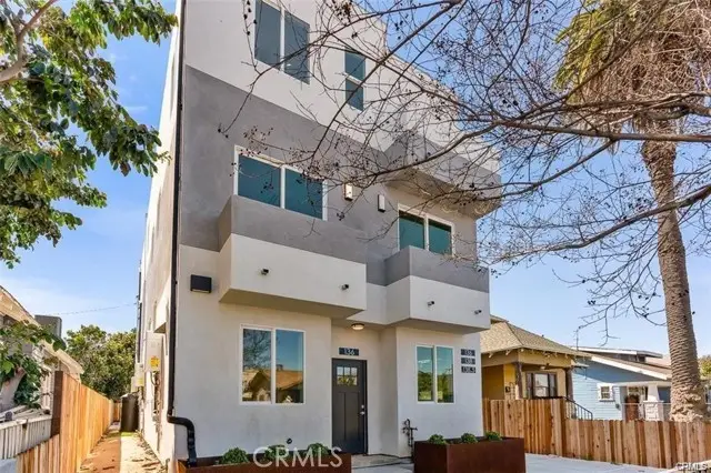 136 W 48th Street, Los Angeles, CA 90037 - Image #1