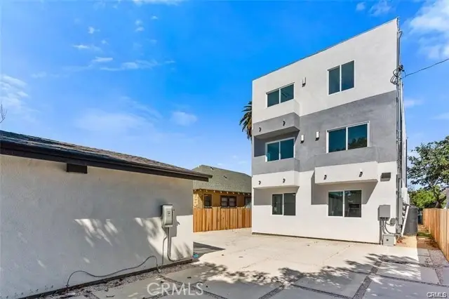136 W 48th Street, Los Angeles, CA 90037 - Image #3