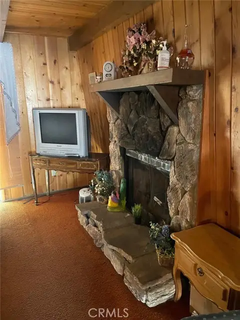 33415 Cedar Dr, Running Springs, CA 92382 - Image #2