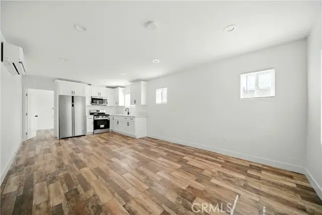 521 W 78th Street, Los Angeles, CA 90044 - Image #2