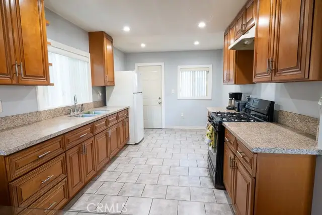 431 W 81st St, Los Angeles, CA 90003 - Image #3