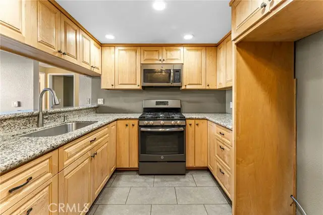 10943 Laurel Canyon #A6, San Fernando, CA 91340 - #2