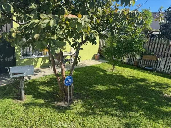 10208 S San Pedro Street, Los Angeles, CA 90003