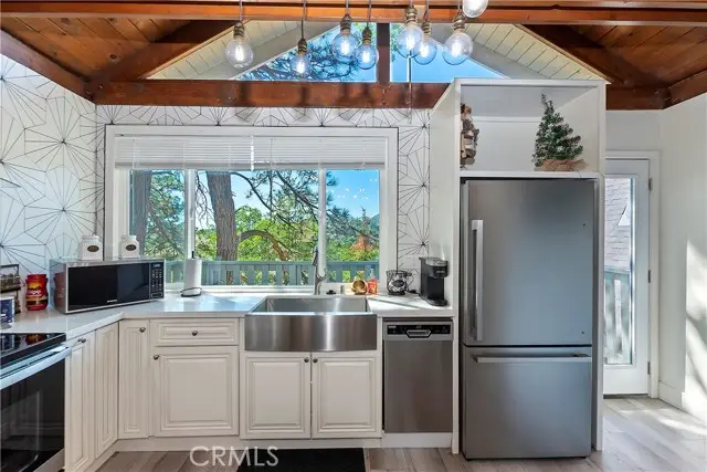 33026 Donner Lane, Running Springs, CA 92382 - Image #2