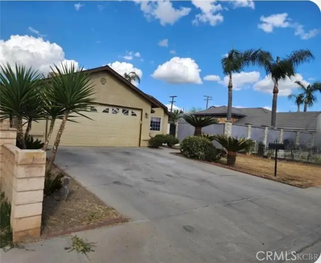 725 18th Place, Delano, CA 93215 - #3