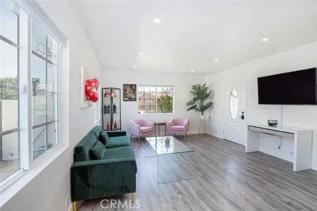 8205 Wisner Avenue, Los Angeles, CA 91402 - Image #3