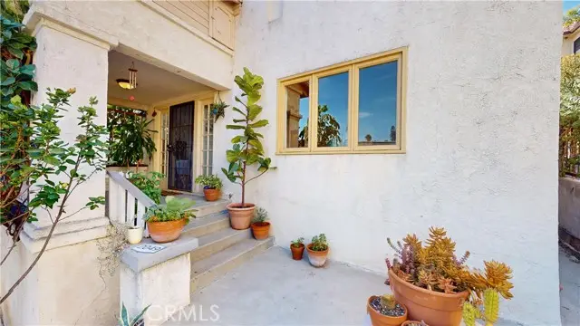 2049 Argyle Avenue, Los Angeles, CA 90068 - Image #2