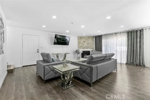 8801 Cedros Avenue #7, Panorama City, CA 91402 - #3