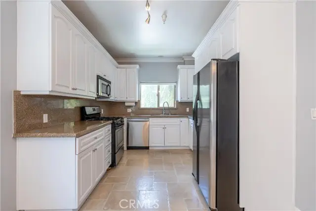 11253 Peach Grove Street #106, North Hollywood, CA 91601 - Image #2