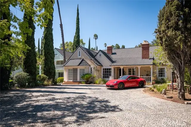 1535 Royal Boulevard, Glendale, CA 91207 - Image #1