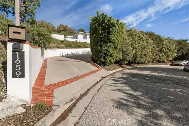 1659 Puebla, Glendale, CA 91207 - Image #1
