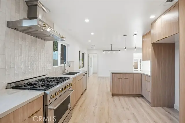 12952 Elkwood, San Fernando Valley, CA 91605 - #3