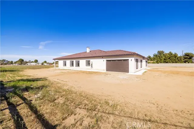 1805 W Columbia Way, Lancaster, CA 93534 - Image #2