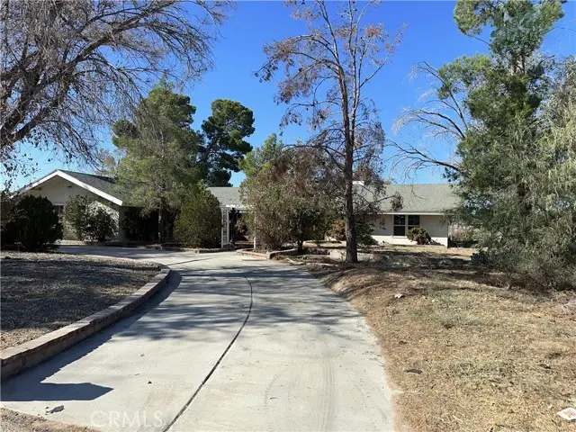 21265 Pine Ridge Avenue, Apple Valley, CA 92307 - Image #3