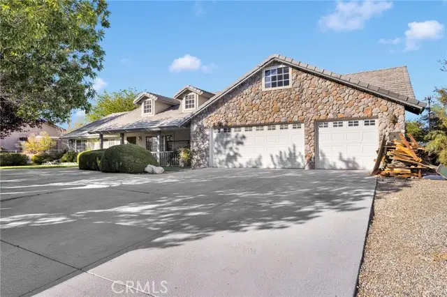15590 Myalon, Apple Valley, CA 92307 - Image #3