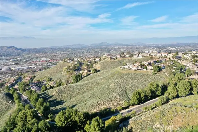 16286 Lakepointe Drive, Riverside, CA 92503 - #2