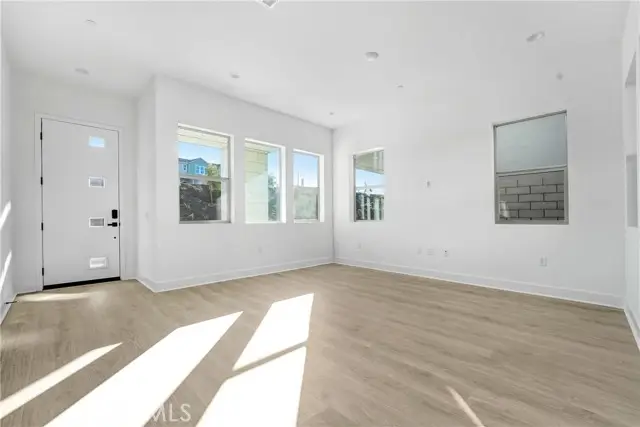 27346 Creekwood Lane, Valencia, CA 91381 - Image #3