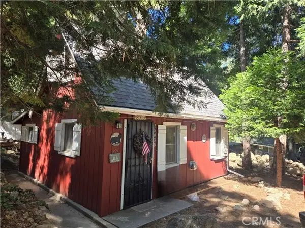 25035 Moon Drive, Crestline, CA 92325