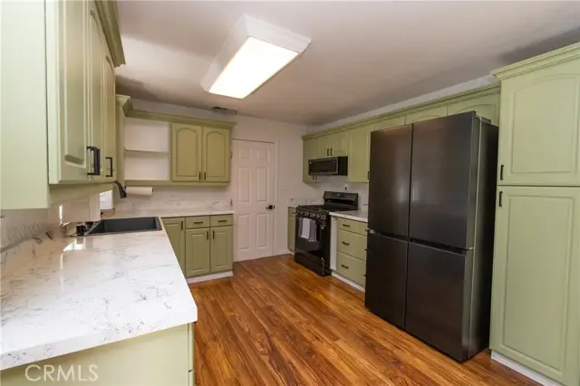 31805 Luring Pines Drive, Running Springs, CA 92382 - Image #3