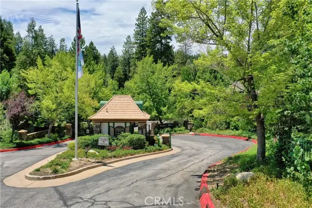 27513 Meadow Bay Drive, Lake Arrowhead, CA 92352 - Image #2