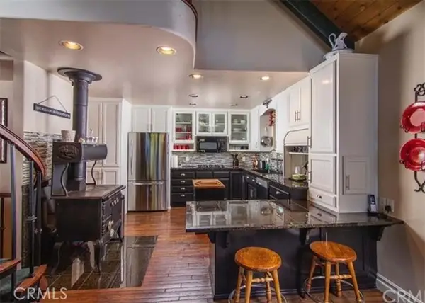 1055 Meadowbrook Drive, Lake Arrowhead, CA 92352