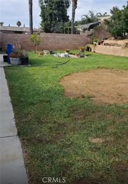 10576 Horseshoes Dr, Bloomington, CA 92316 - Image #2