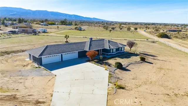 6895 Coyote Rd, Phelan, CA 92371 - #1