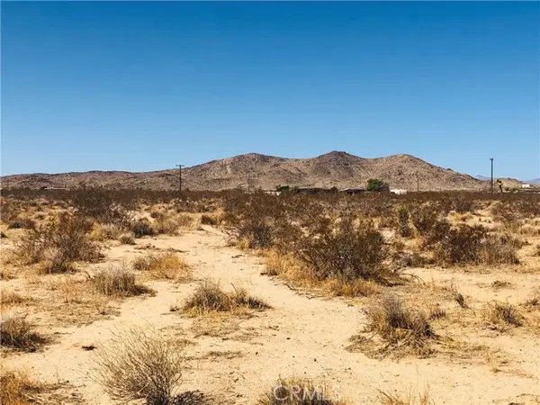 2 Napa Way, Landers, CA 92285