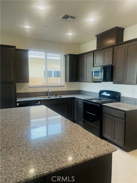 117 Squaw Valley Dr., Merced, CA 95341 - #3