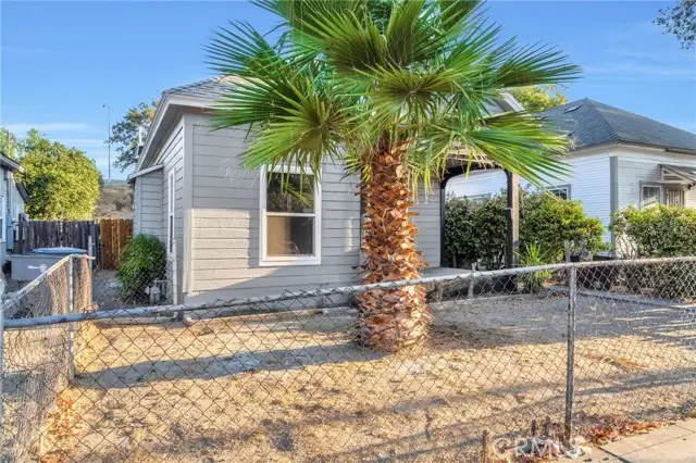 2401 E Thomas Avenue, Fresno, CA 93701 - Image #2