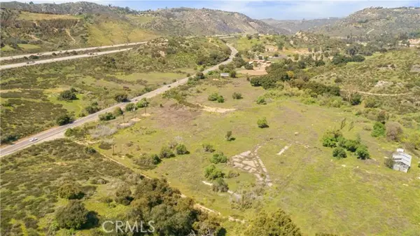 29255 Champagne Boulevard, Escondido, CA 92026