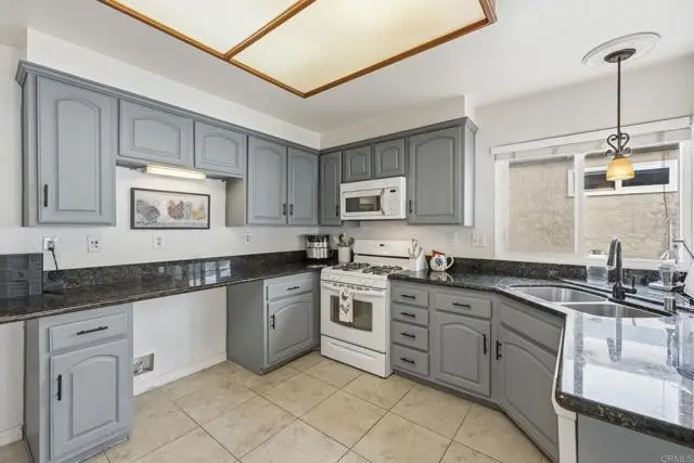 270 Chestnut Way, Oceanside, CA 92057 - Image #3