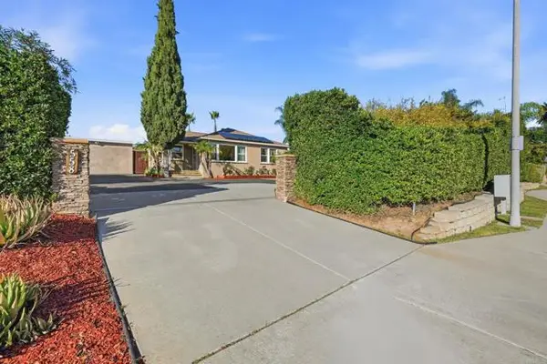 558 E El Norte Parkway, Escondido, CA 92026