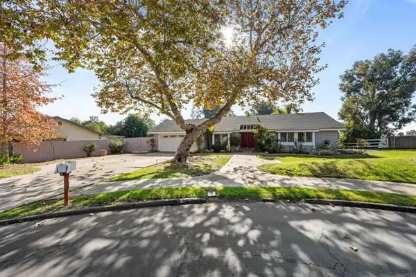 745 Black Hawk Circle, Vista, CA 92081