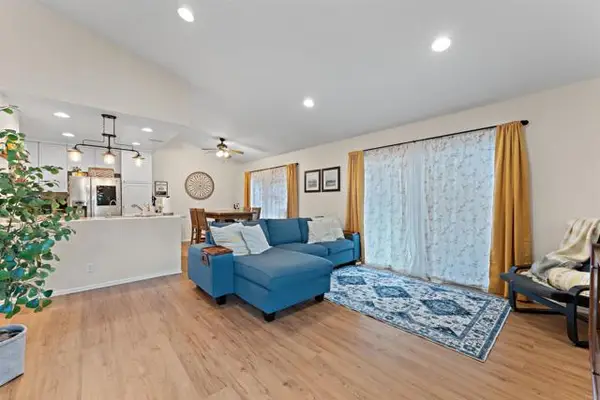 517 Smoketree Gln, Escondido, CA 92026