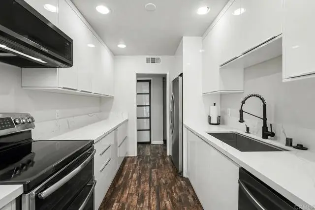 14141 Dickens Street #111, Sherman Oaks, CA 91423 - Image #1